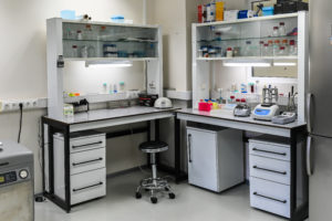 Dicas para um laboratório seguro e organizado